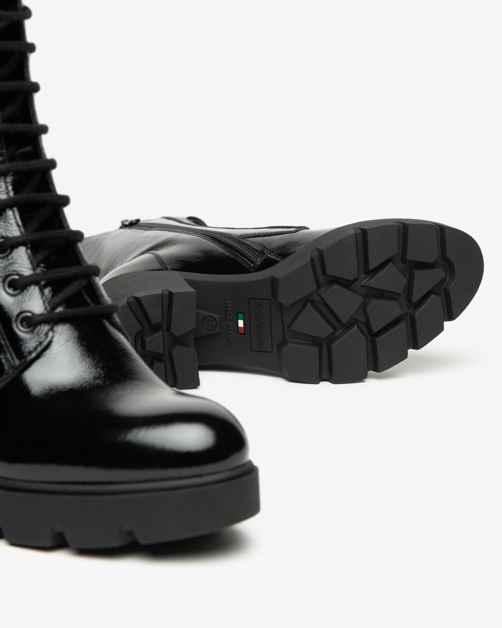 NERO GIARDINI gležnarji