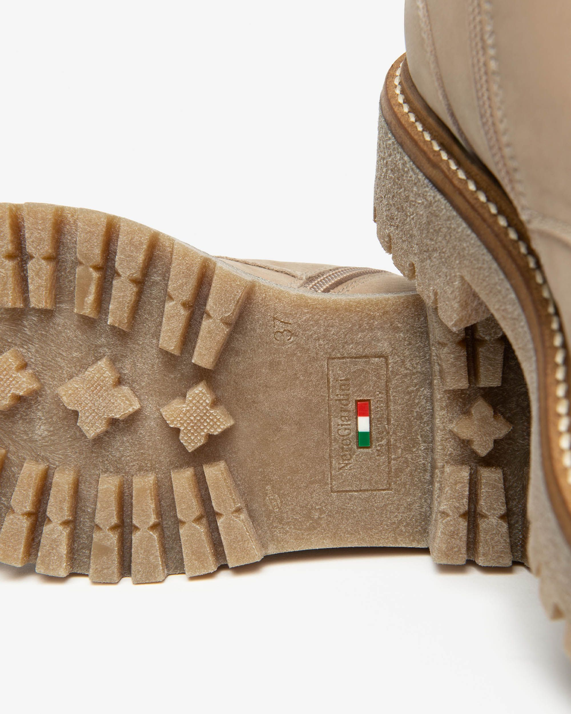 NERO GIARDINI gležnarji