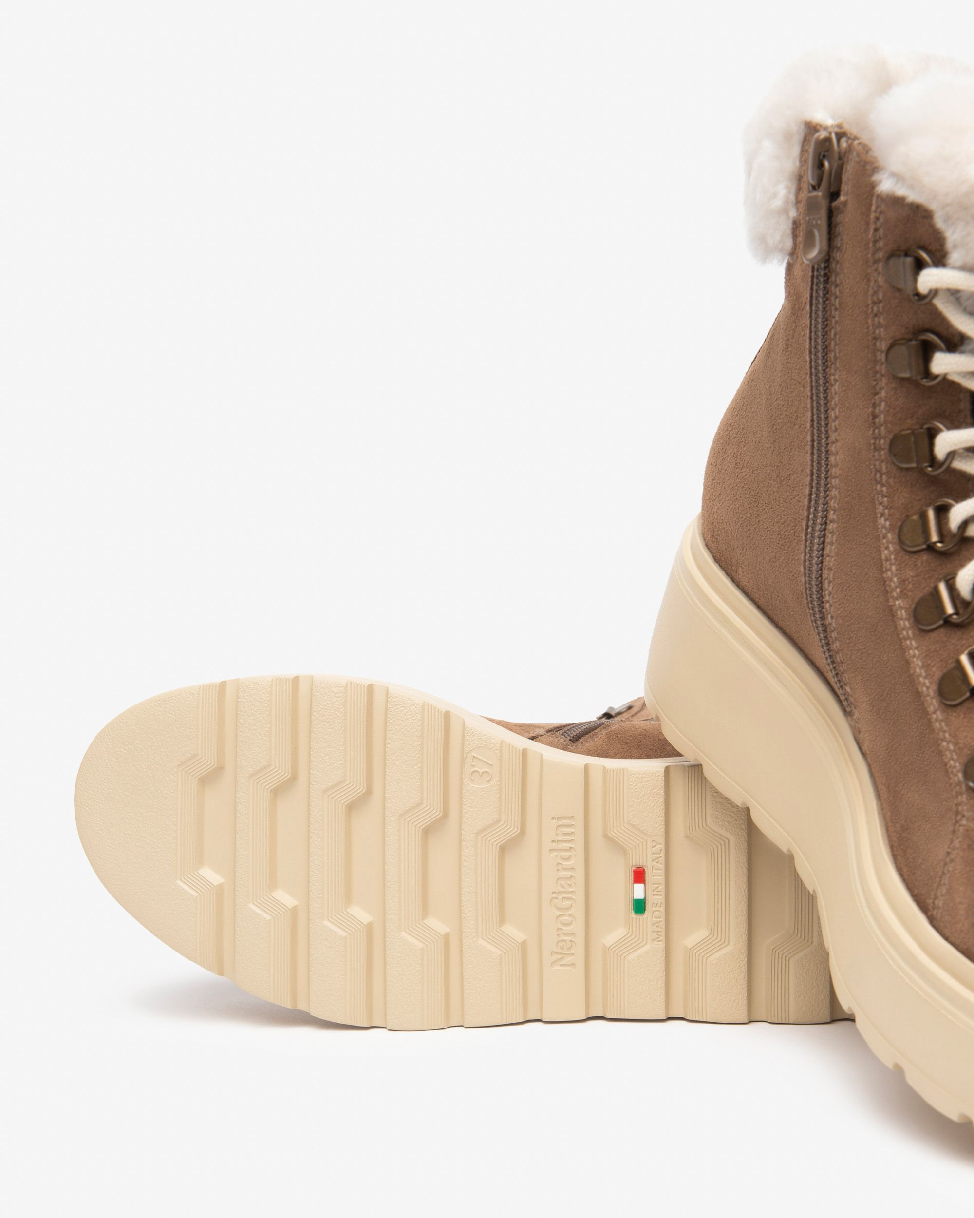 NERO GIARDINI gležnarji